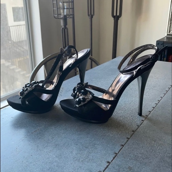 LAST CALL 9/11/22 - Luichiny Bow Black Satin Kitten Heels - Picture 3 of 10